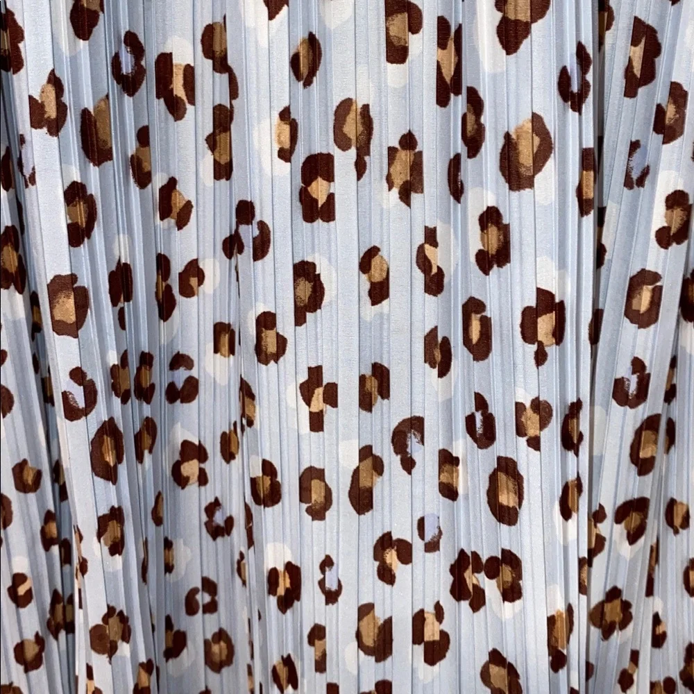 Sold* Ann Taylor Leopard Print Pleated Midi Skirt - Picture 3 of 8